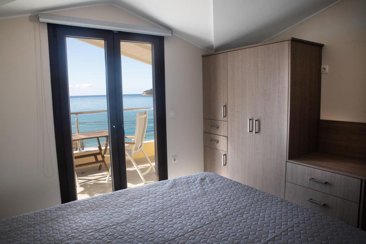 Blue Heaven Apartments Agios Georgios Pagon Exterior foto